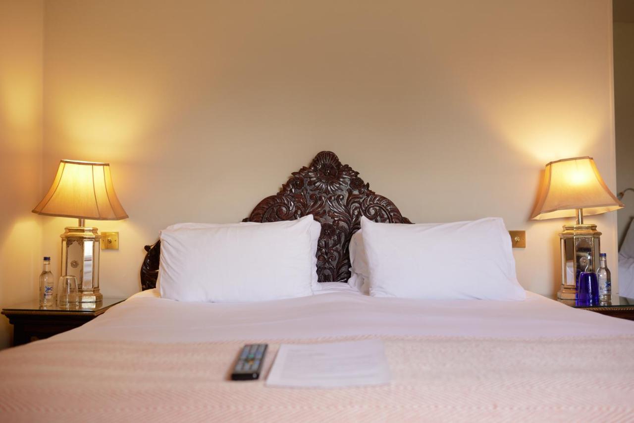 The Pembroke Arms Hotell Wilton  Eksteriør bilde