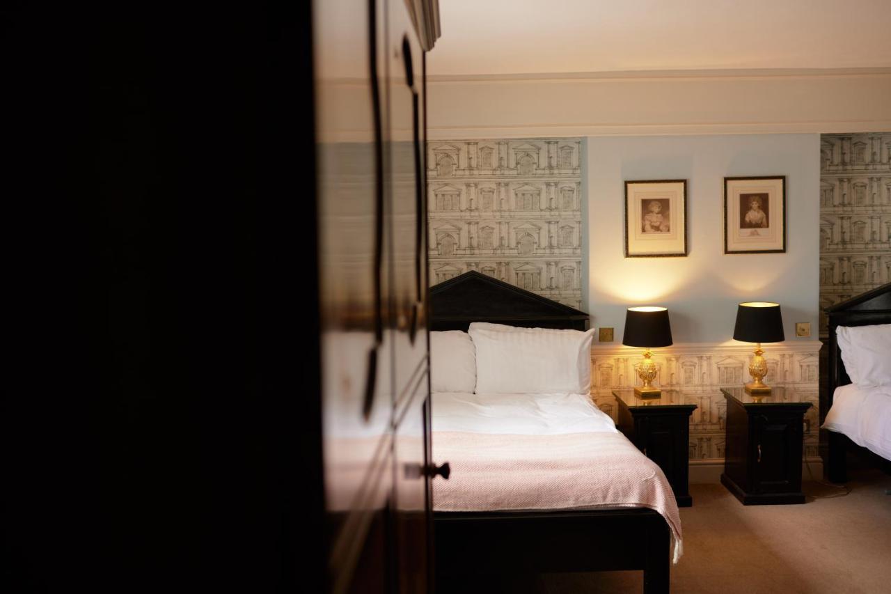 The Pembroke Arms Hotell Wilton  Eksteriør bilde