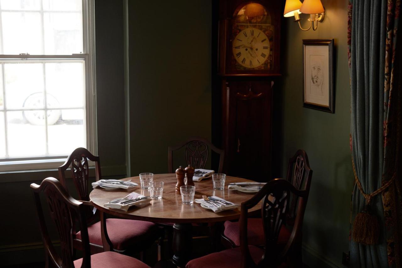 The Pembroke Arms Hotell Wilton  Eksteriør bilde