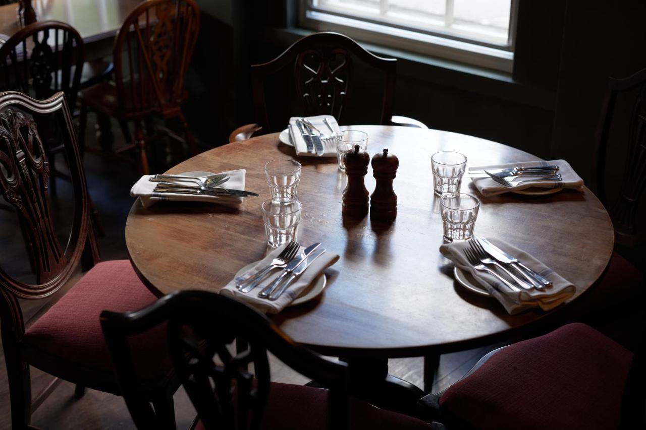 The Pembroke Arms Hotell Wilton  Eksteriør bilde